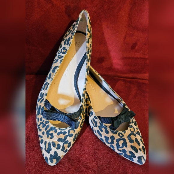 LC Lauren Conrad Shoes - LC Lauren Conrad suede leopard print pointy toe flats coquete bow Sz7 Womens